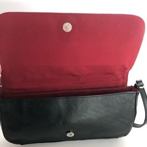 Banana Republic Women’s black leather magnetic flap minimalist shoulder purse